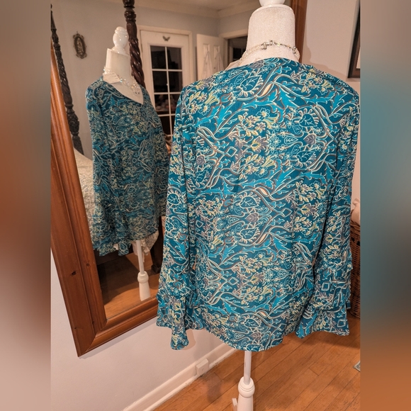 💯% Cotton Women's Teal Floral V-Neck Bell Sleeve Top - Picture 6 of 7